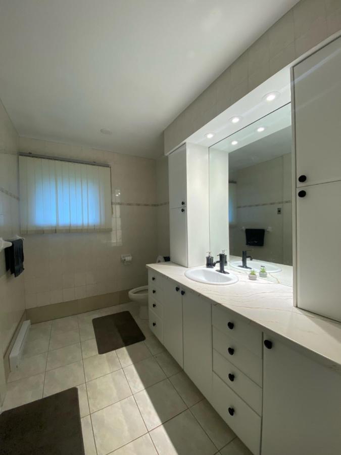 Private Lakeview House- Westmount Séjour chez l'habitant *